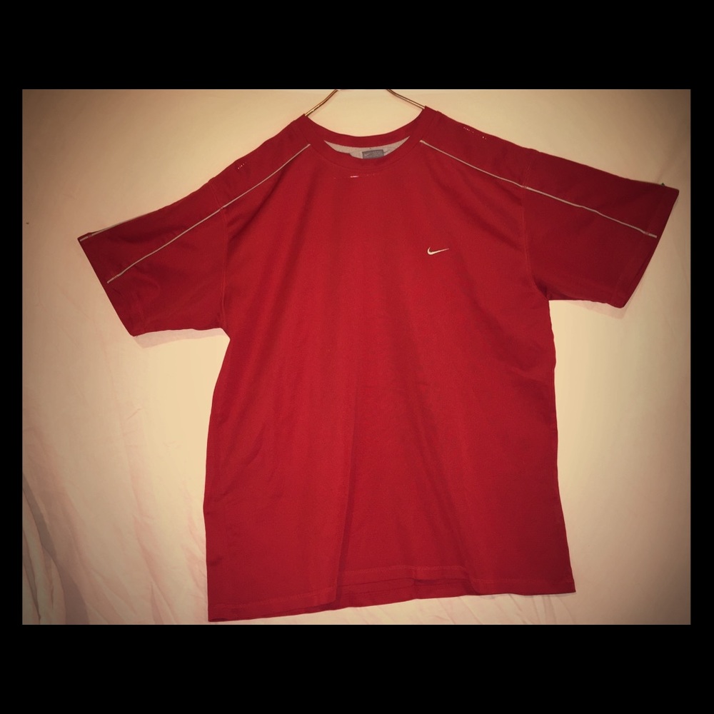Men’s Nike Short Sleeve Red T-Shirt
